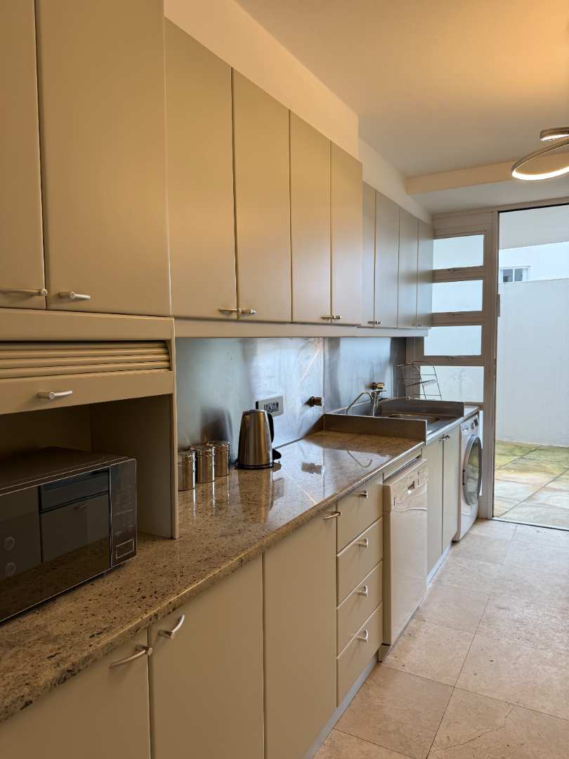 To Let 3 Bedroom Property for Rent in Sea Point Western Cape